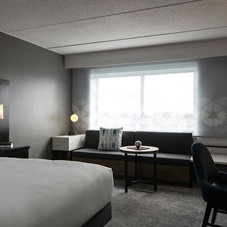 The Baronette Renaissance Detroit-Novi Hotel Bagian luar foto